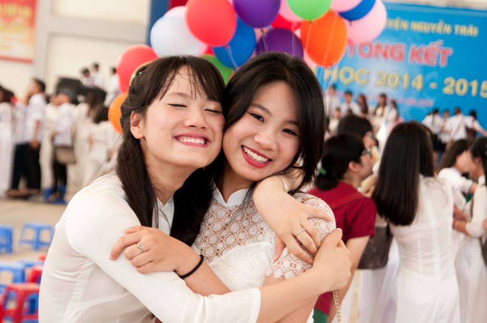 Ngắm nữ sinh chuyên Nguyễn Trãi ... ngày bế giảng